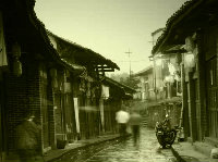 行走在雨夜里